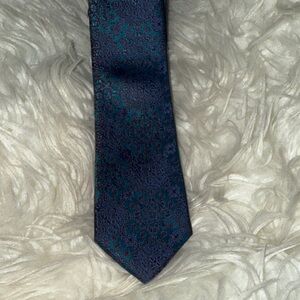 Elegant Blue Patterned Tie